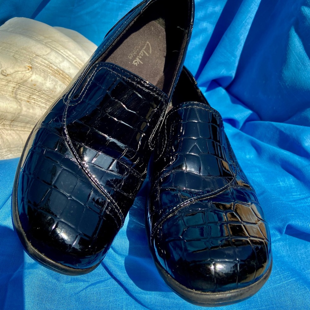 Women’s “Clark’s Bendable” slip on shoes